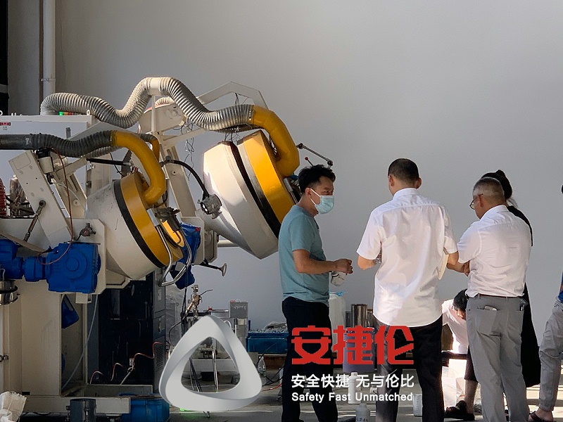上?？蛻魠⒂^噴膠機、滾噴機 (4)
