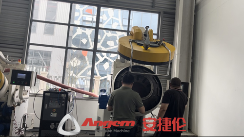 重慶汽車零部件客戶到訪驗收自動滾噴機PR90